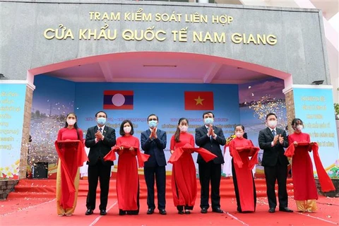 Vietnam, Laos officially launch Nam Giang – Dakta Ok int’l border gates