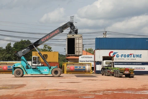 Laos reports 100 million USD trade deficit in July 