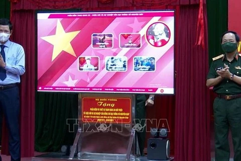 3D display system on General Vo Nguyen Giap presented to Quang Binh 