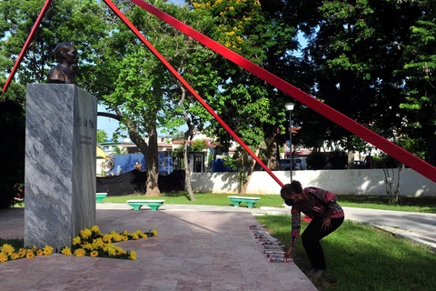 Flowers offered at Monument of President Ho Chi Minh in Havana on National Day