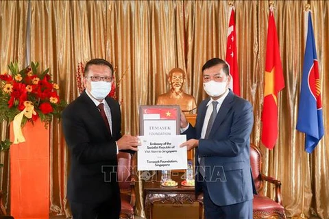 Temasek Foundation presents medical supplies to Vietnam