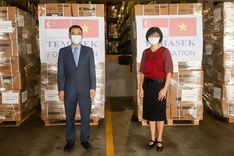 Vietnamese Embassy in Singapore receives first batch of aid from Temasek Foundation 