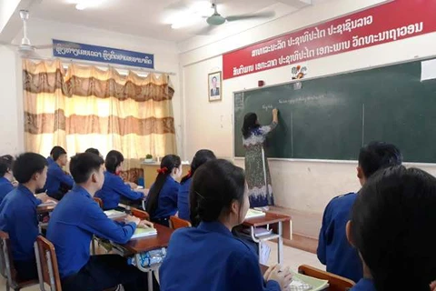 Dien Bien province presents school to Lao locality 