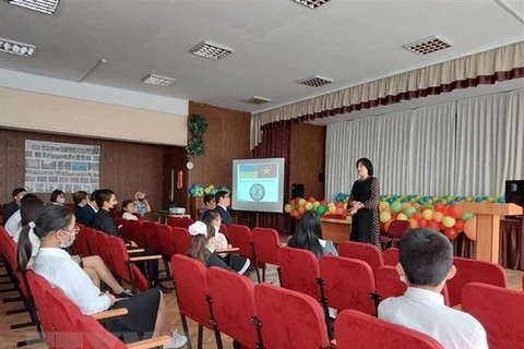 Vietnamese language course opens at Ukraine’s school 