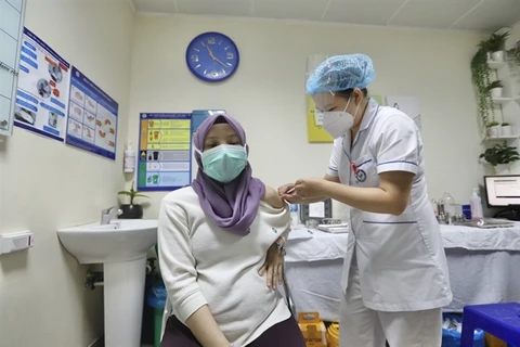 Hanoi offers COVID-19 vaccination for foreigners at two select venues