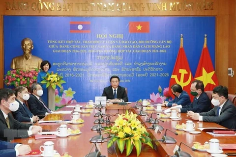 Vietnamese, Lao parties review theoretical exchange