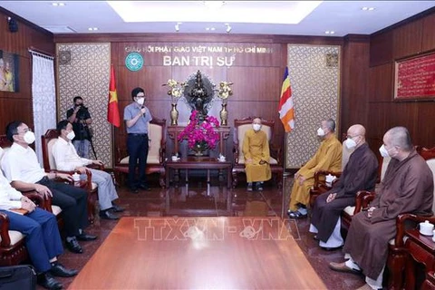 Go'vt committee accompanies Buddhist dignitaries, followers in HCM City COVID-19 fight: Official