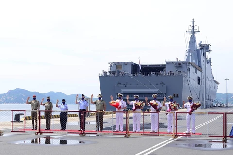 Three Australian warships visit Vietnam