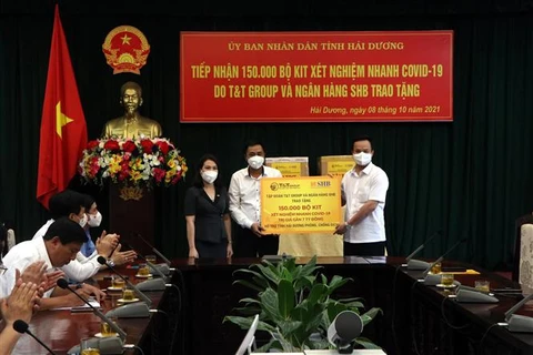 Businesses donate 150,000 COVID-19 rapid test kits to Hai Duong