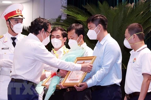 Collectives, individuals honoured for supporting COVID-19 fight in HCM City