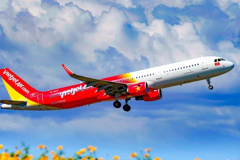 Vietjet re-opens all routes, offering discounted tickets