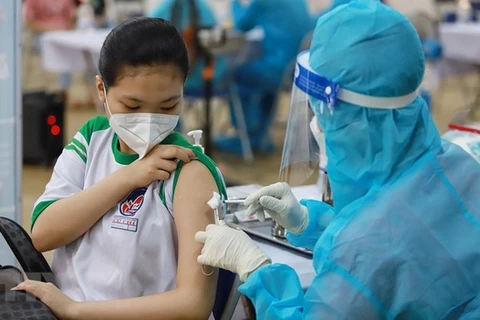HCM City starts vaccinating school children against COVID-19 