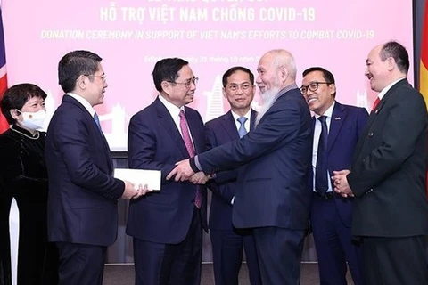 PM meets Vietnamese community in UK