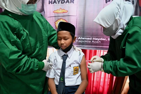 Indonesia starts inoculating children aged 6-11