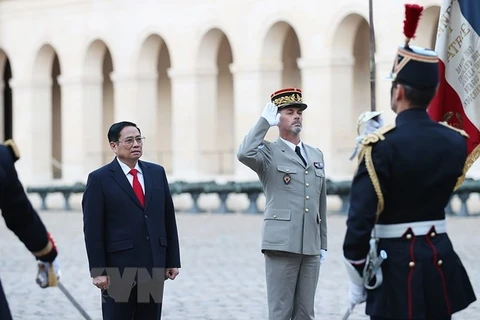 Welcome ceremony for PM Pham Minh Chinh in Paris