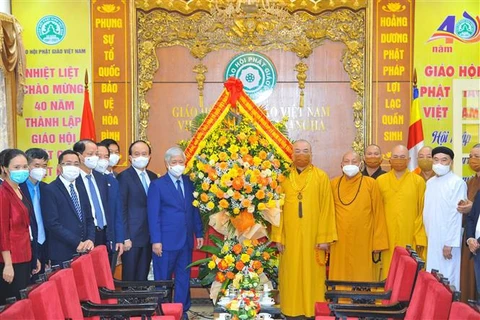 Front leader visits Vietnam Buddhist Sangha on founding anniversary
