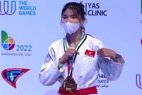 Vietnamese athlete pockets gold medal at Jiu-Jitsu World Championships