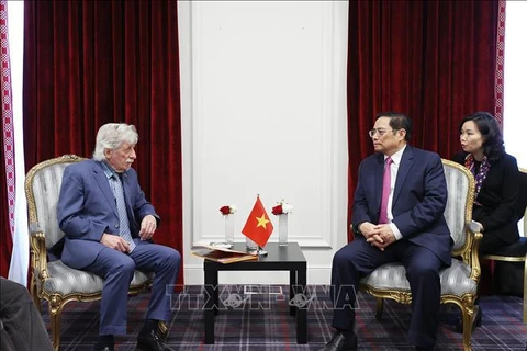 PM receives President of France-Vietnam Friendship Association 