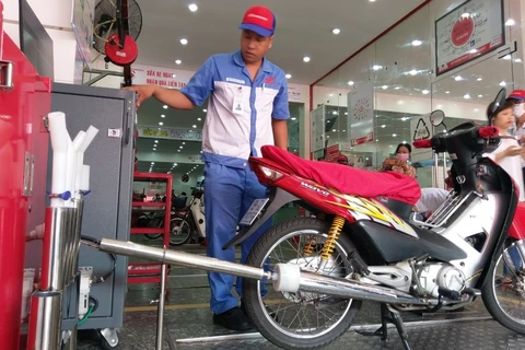 Hanoi offers free emission evaluation on old motorbikes 