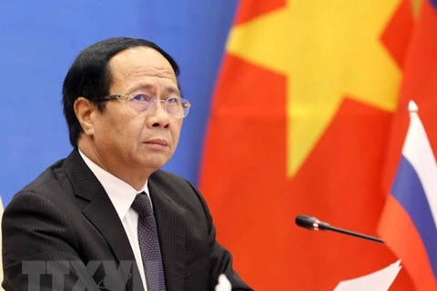 Deputy Prime Minister Le Van Thanh meets Russian counterpart