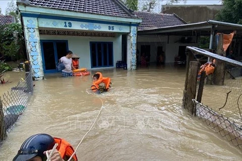 Emergency relief provided for flood-hit people in Binh Dinh, Phu Yen