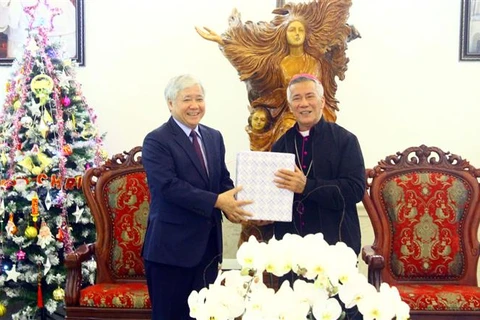 VFF leader congratulates Nghe An’s Vinh Diocese on Christmas