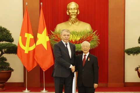 Vietnam’s Party leader honoured with Lenin Prize of Russian Communist Party
