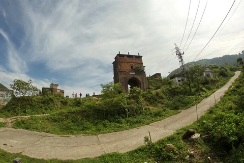 Hai Van Gate under restoration