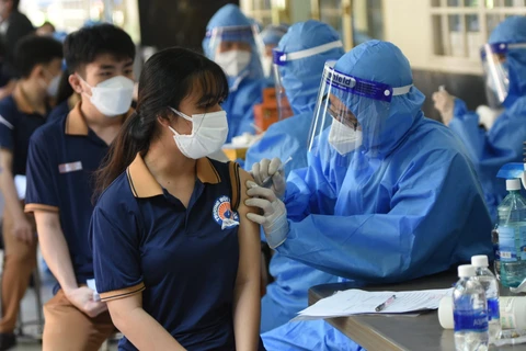 Vietnam outperforms regional countries in COVID-19 vaccination race