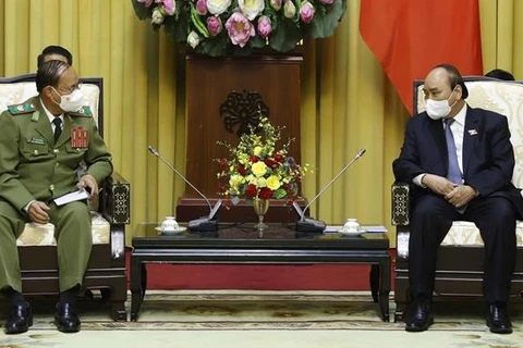 President Nguyen Xuan Phuc receives Lao Minister of Public Security