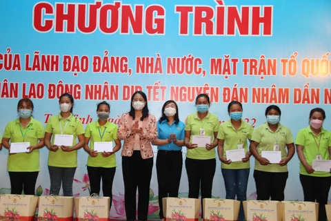 Senior officials pay pre-Tet visits to Tra Vinh, HCM City