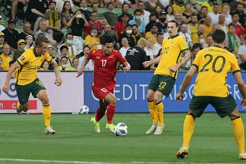 Vietnam lose 4-0 to Australia, officially out of World Cup
