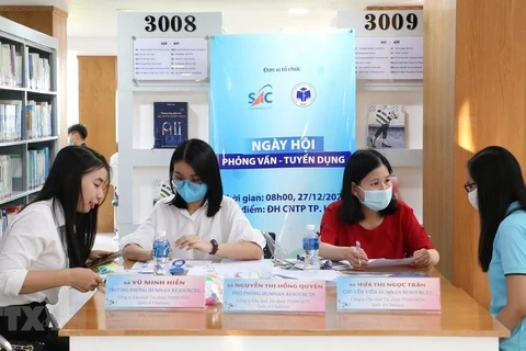 Survey: Vietnamese firms expect hiring activities to recover in H1 
