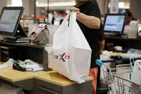 Singapore to charge shoppers for plastic bags in 2023 
