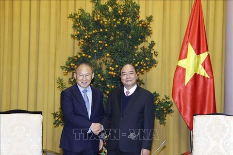 President Nguyen Xuan Phuc receives coach Park Hang-seo