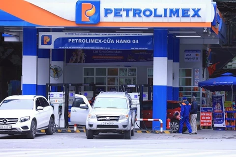 Petrol prices up nearly 1,000 VND per litre