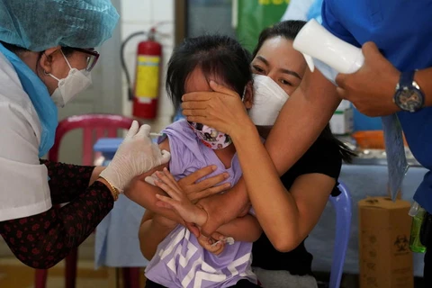 Cambodia vaccinates children aged 3-5 against COVID-19