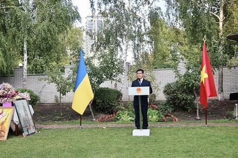 Vietnamese community in Ukraine keeps close watch on situation with calm: Ambassador