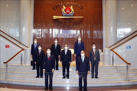 President Nguyen Xuan Phuc meets Speaker of Singaporean Parliament 
