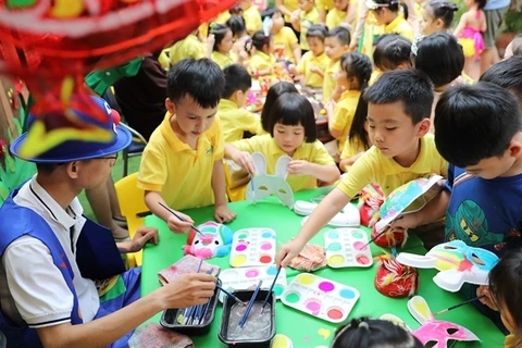 Hanoi advised to re-open preschools and primary schools now