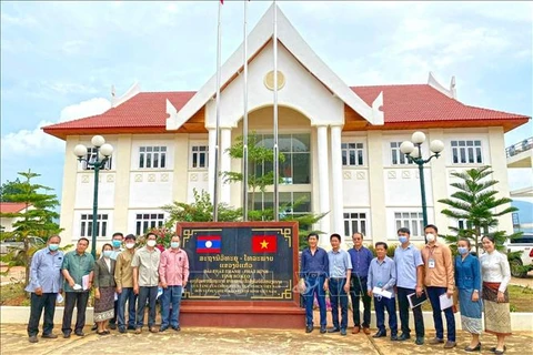 Vietnam hands over Bokeo TV-radio broadcasting station to Laos