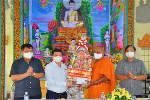 Officials pay visits to Bac Lieu, Soc Trang on Chol Chnam Thmay Festival