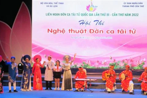 Contest honours cultural value of “Don ca tai tu”