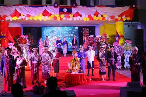  Lao students in Thua Thien - Hue celebrate Bunpimay Festival 