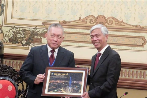 HCM City's leader meets with Director of Asia Competitiveness Institute