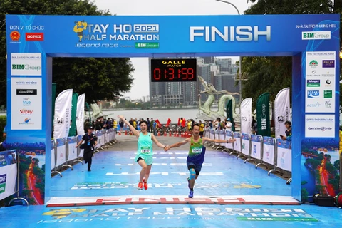 Nearly 3,000 runners compete in Tay Ho Half Marathon 2021