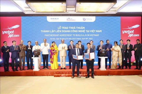 NA Chairman, Indian lower house speaker witness launch of new Vietnam-India air routes