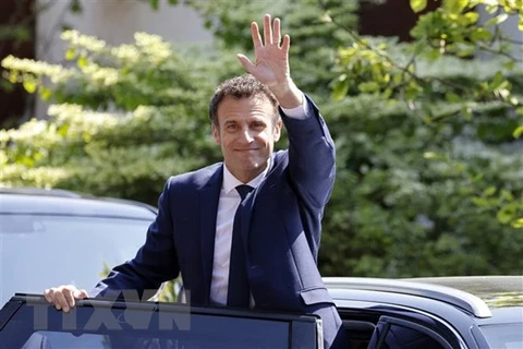 Vietnamese leaders congratulate French President over re-election