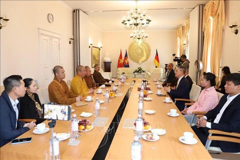 Vietnam Buddhist Sangha official visits Germany