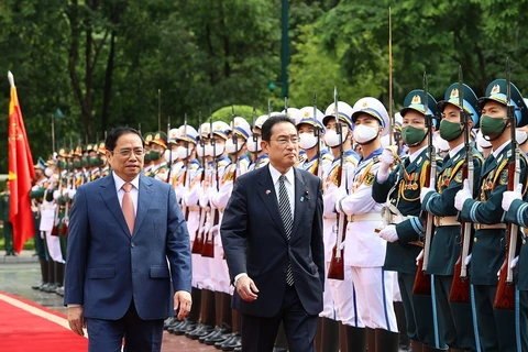 PM Pham Minh Chinh hosts welcoming ceremony for Japanese counterpart